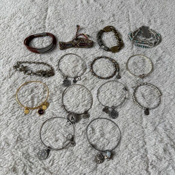 Women’s Boho Bracelet Jewelry Lot Bundle - Picture 1 of 6